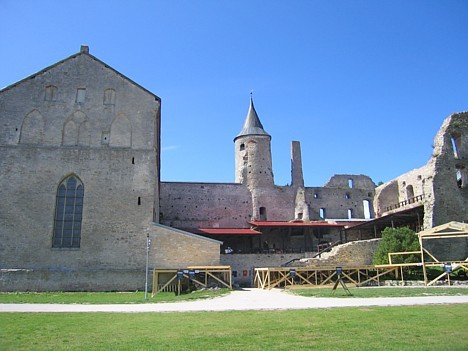Baltijas valstu žurnālisti apmeklēja Hāpsalas bīskapijas pili, kas atrodas Igaunijā un ir celta 13.gadsimtā 15762