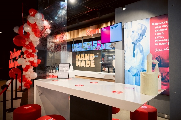 Rīgā durvis ver jauns KFC restorāns. Foto: Otto Strazds 294625