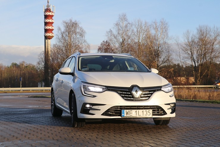 Travelnews.lv ar jauno «Renault Megane INTENS E-TECH 160 PLUG-IN HYBRID» apceļo Vidzemi 294778