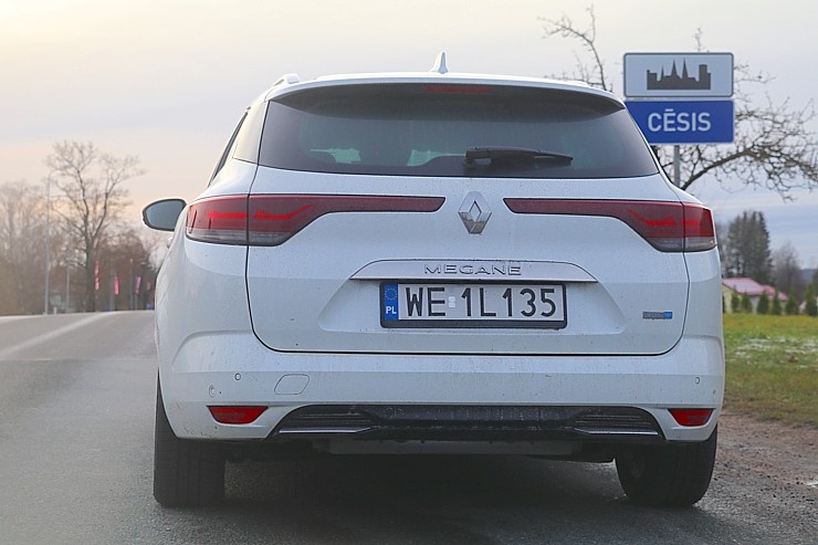 Travelnews.lv ar jauno «Renault Megane INTENS E-TECH 160 PLUG-IN HYBRID» apceļo Vidzemi 294789