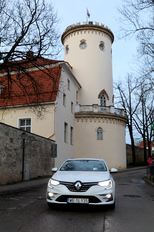 Travelnews.lv ar jauno «Renault Megane INTENS E-TECH 160 PLUG-IN HYBRID» apceļo Vidzemi 294792