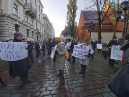 «Gribam strādāt! Gribam ēst!» - nagu meistares piketē pie Saeimas. Foto: Ludmila Glazunova 3
