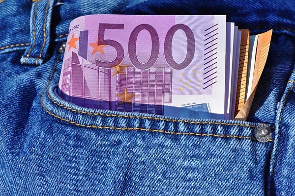 26. aprīlī tiek likvidēta 500 eiro naudas zīme – k