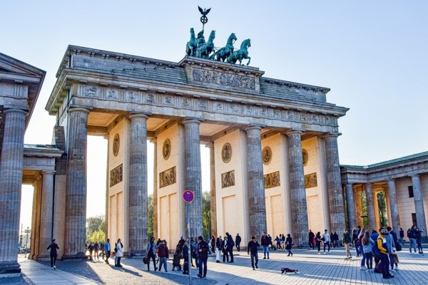 20. jūnijs vēsturē: Vācija nolemj galvaspilsētu pārcelt uz Berlīni