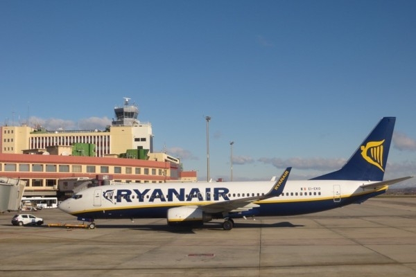 «Ryanair» paziņo par attīstības plānu apturēšanu L