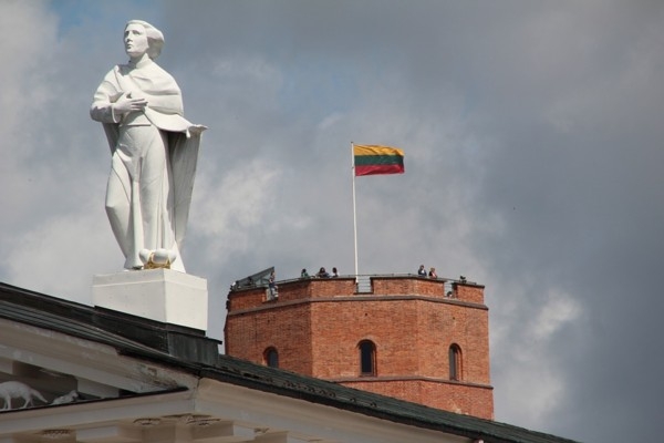 19. aprīlis vēsturē: Nosaka Lietuvas karoga krāsas