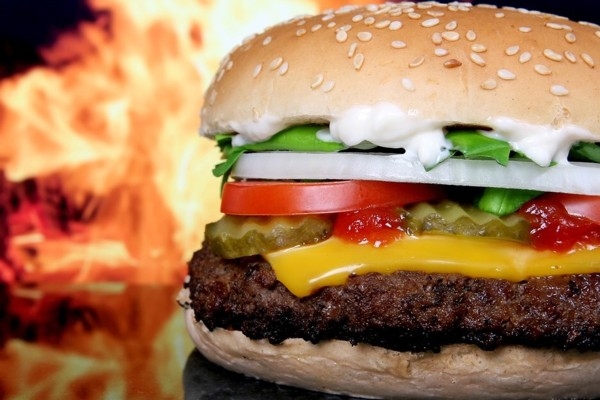 28. maijs vēsturē: Svin hamburgeru dienu
