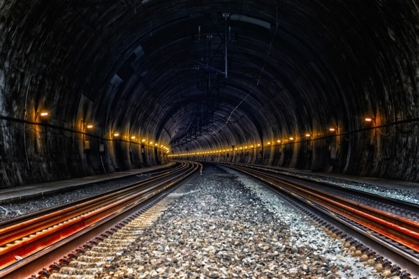 20. jūnijs vēsturē: Pirmais izmēģinājuma brauciens pa Lamanša tuneli