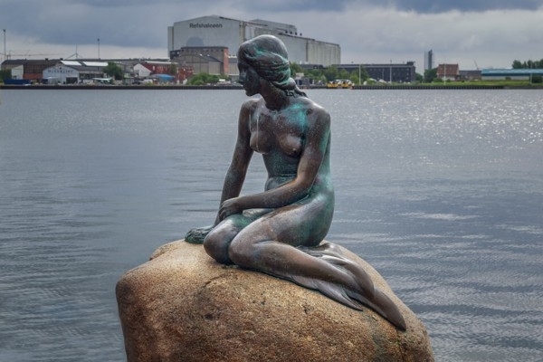 23. augusts vēsturē: Svinīgi atklāj «Mazās nāriņas