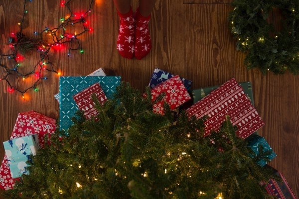 Aptauja: 58 % iedzīvotāju Ziemassvētku dāvanām šogad plāno tērēt mazāk