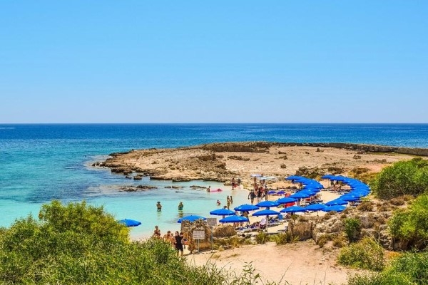 Bailēs no teroraktiem Izraēlas tūristi maina plānus un dod priekšroku Kiprai un Grieķijai