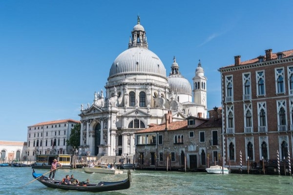 Venēcija tomēr ieejas maksu pilsētā nepiemēros vis