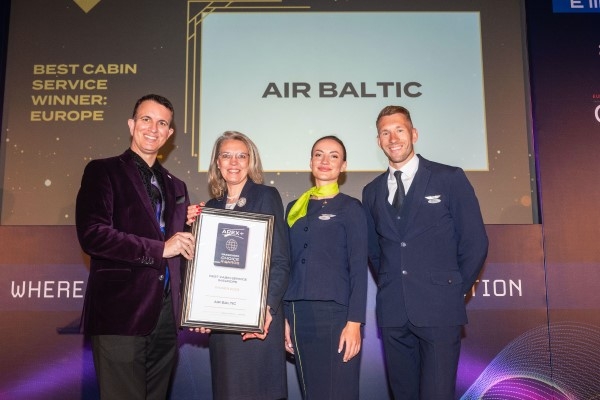«airBaltic» saņem 2023. gada APEX Pasažieru izvēles balvu par labāko apkalpošanu lidmašīnās Eiropā