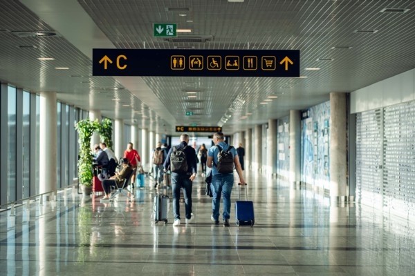 Pasažieru skaits Rīgas lidostā