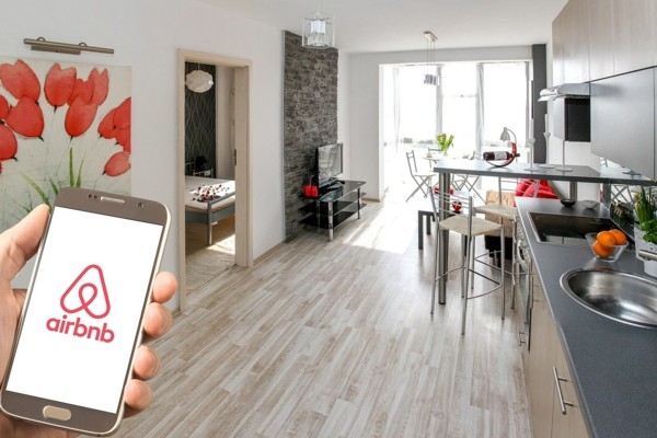 Airbnb.org un Ukraina valstiskā līmenī paraksta vienošanos par ciešu tūrisma sadarbību