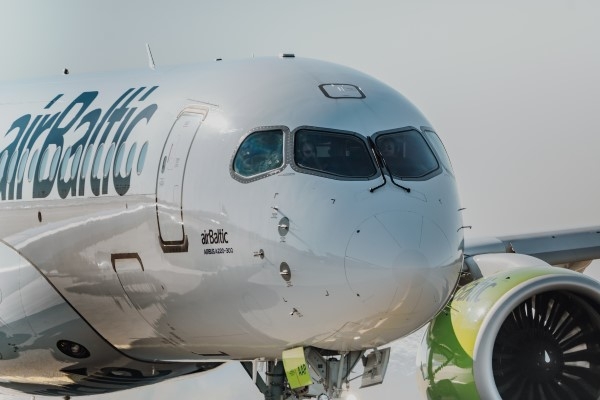 «airBaltic» veic jaunu pasūtīj