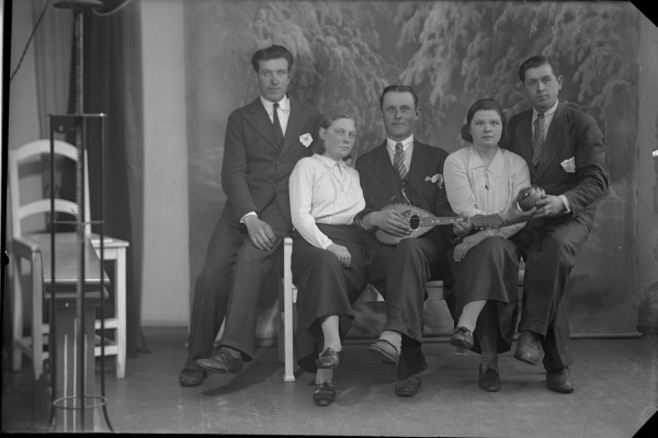 Latvijas Fotogrāfijas muzejā būs apskatāma izstāde «Strenču fotodarbnīcas salons. Fonā ziema»