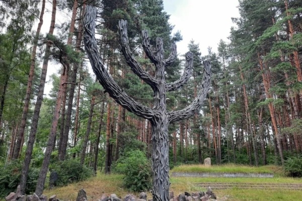 29. novembris vēsturē: Atklāj ebreju memoriālu Rum