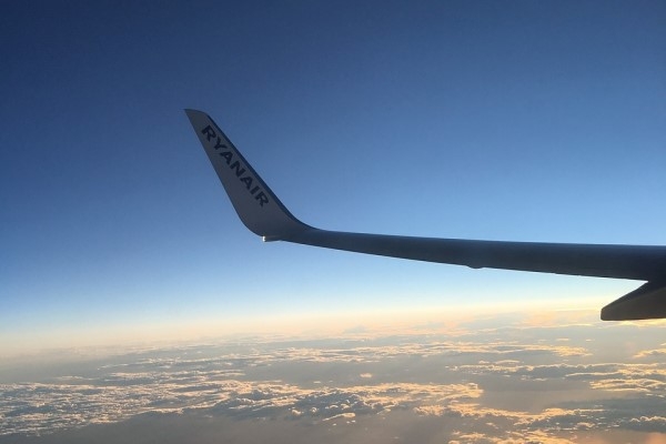 «Ryanair» palielinās prēmijas darbiniekiem par pār