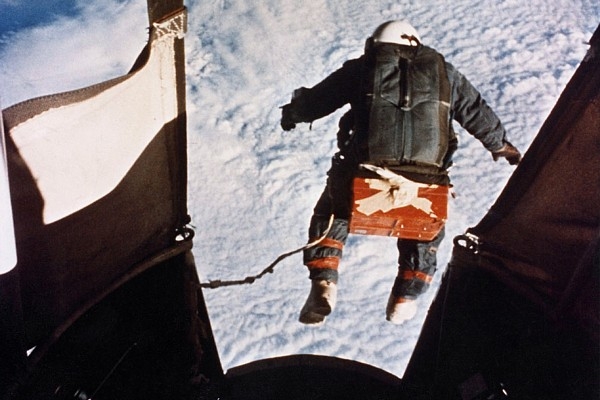 18.septembris vēsturē: amerikānis Džo Kitindžers viens pats šķērsoja Atlantijas okeānu gaisa balonā