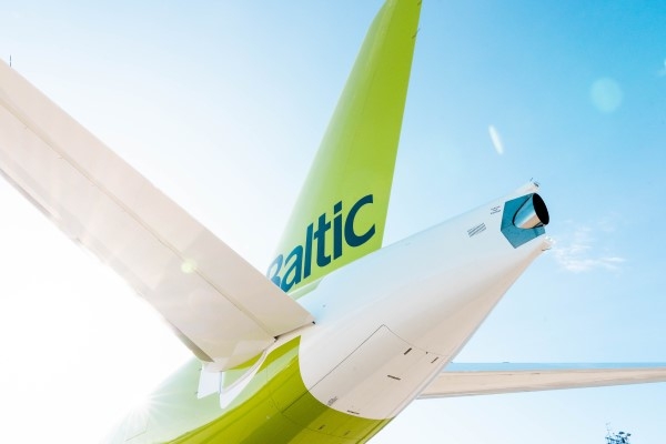 «airBaltic» sāk lidojumus no Palangas uz Amsterdamu