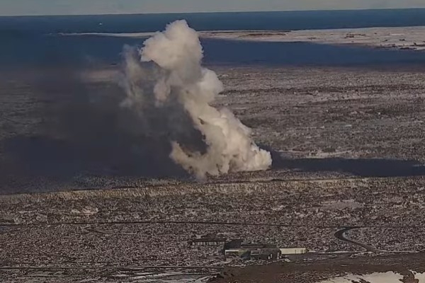 VIDEO: Islande atkal vulkāna izvirduma varā