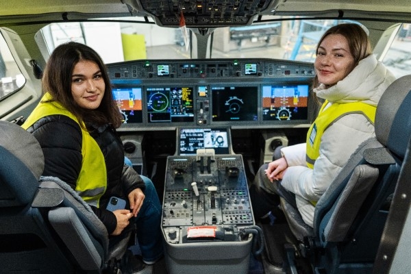 Ēnu dienā 2024 «airBaltic» uzņēma rekordlielu skolēnu skaitu 