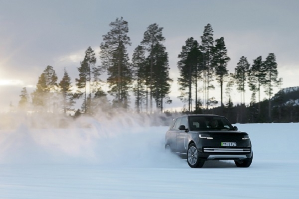 «Range Rover»: pilnībā elektrisks un radīts būt lī