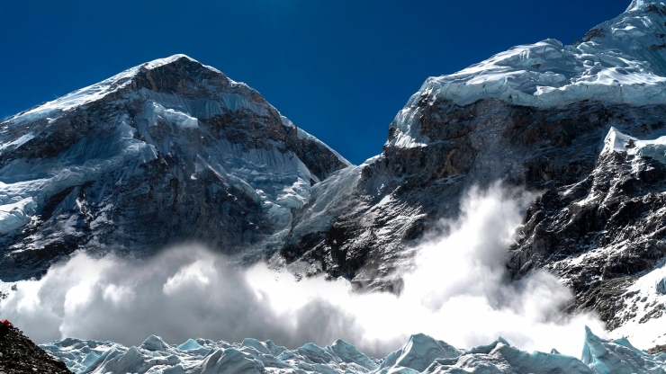Uzkāpt Everestā un palikt tur uz visiem laikiem: rekordi un nāves pasaulē augstākajā kalnā