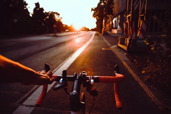 Vīrieši vasarā biežāk izvēlas pārvietoties ar velosipēdu, skrejriteni vai motociklu, nekā sievietes
