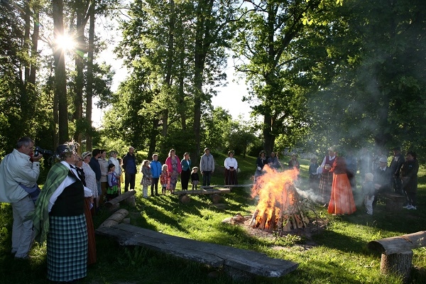 Pastariņa muzejs aicina uz Vasaras saulgriežu pasākumu latviskās tradīcijās