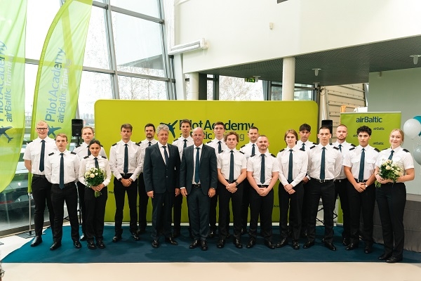 airBaltic Pilotu Akadēmija sveic astoņus absolvent