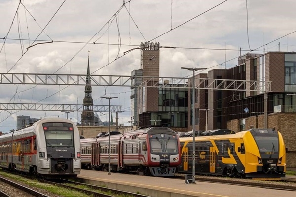 Uzsāk pasažieru pārvadājumus pa dzelzceļu maršrutā