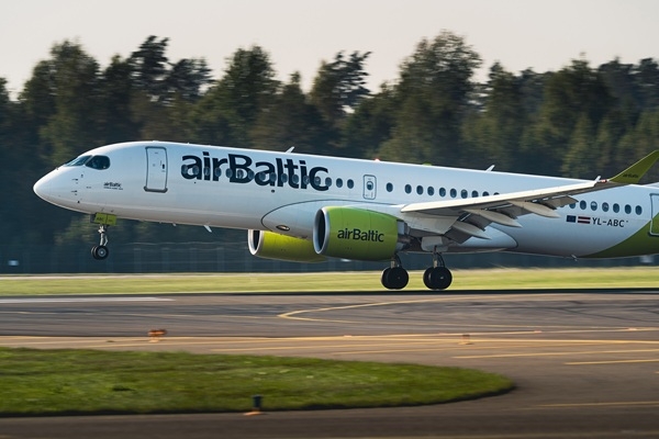 «airBaltic» pārvadāto pasažieru skaits aprīlī pieaudzis par 12%
