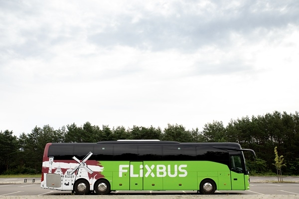 «FlixBus» sezonālā pieprasījuma dēļ palielina reisu skaitu starp Latviju un Igauniju