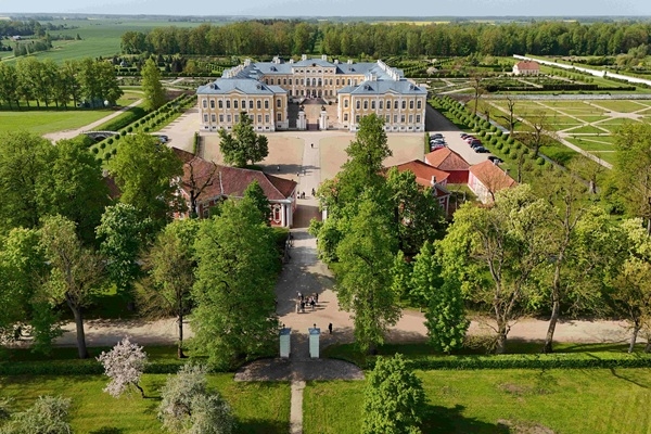 Rundāles pils muzejs aicina uz «Randiņu dārzā»