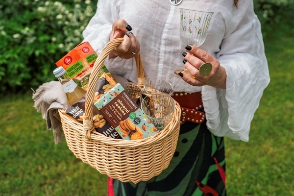 Ko vasaras saulgriežos galdā liek Jāņi un Līgas? P
