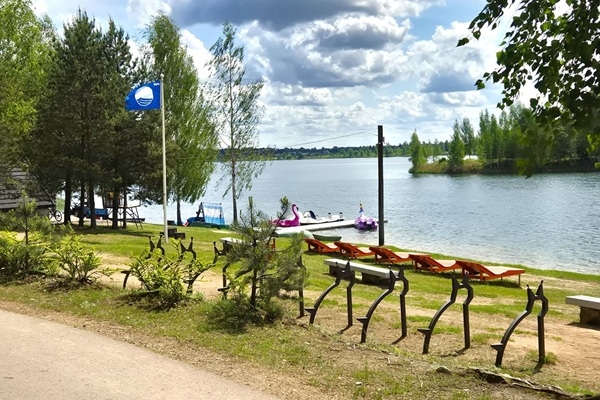 Jēkabpils novads: Radžu ūdenskrātuvē jau 16. gadu pēc kārtas pacelts Zilais karogs