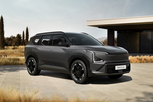 Kia EV5 pielāgo elektrisko mobilitāti Eiropas autobraucējiem