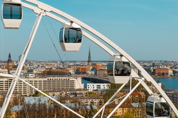 Samsung dāvina Rīgas iedzīvotājiem un viesiem brau