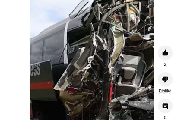 VIDEO: «Lux Express» autobuss cieš sadursmē ar kra