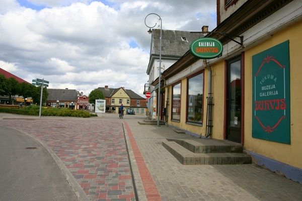 Tukums: Mākslas galerijā «Durvis» atklās Irēnas Lū
