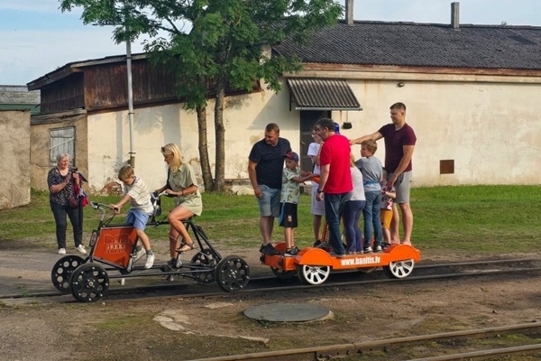 Gulbenes dzelzceļa stacijas kvartālā plūdīs smiekl