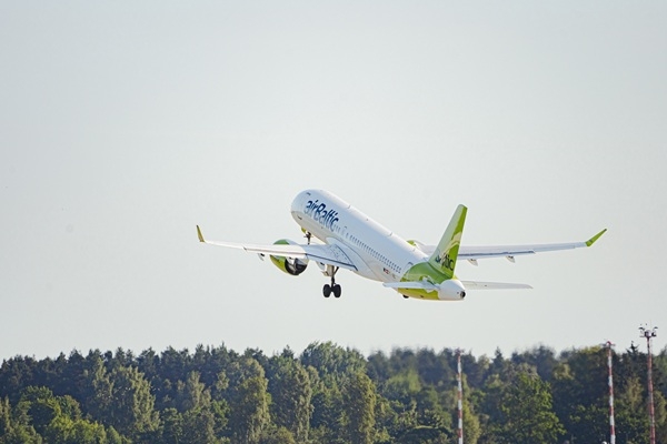 «airBaltic» ziņo par ieņēmumu un pasažieru skaita 