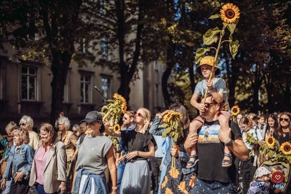 Ukrainas Neatkarības dienā aicina uz gājienu «Saul