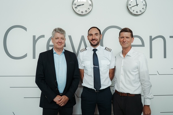 Pirmais «airBaltic» Pilotu akadēmijas absolvents k