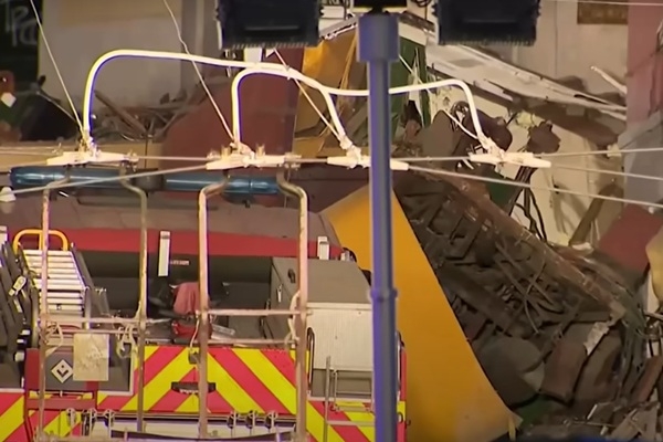VIDEO: Lisabonā funikuliera avārijā bojā gājuši 17