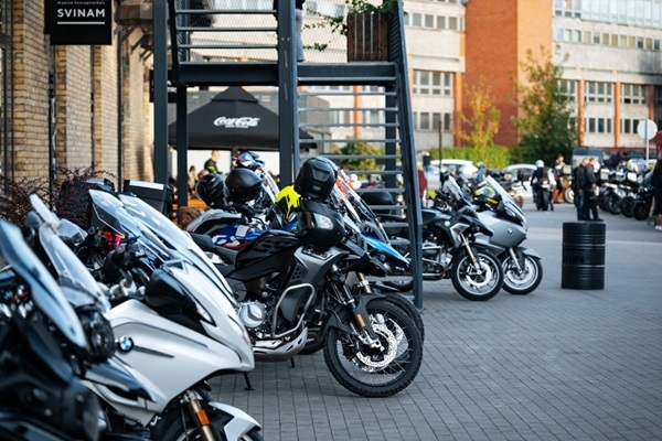 BMW Motorrad sezonas noslēguma braucienā piedalās 