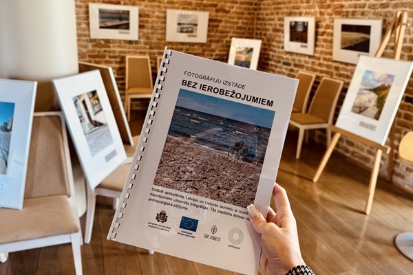 Jelgava: Tornī skatāma īpaša foto izstāde «Bez ier