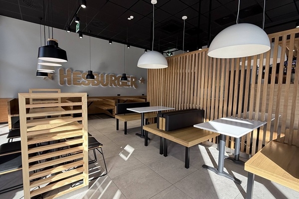 Investējot 450 000 tūkstošus eiro, «Hesburger» atv